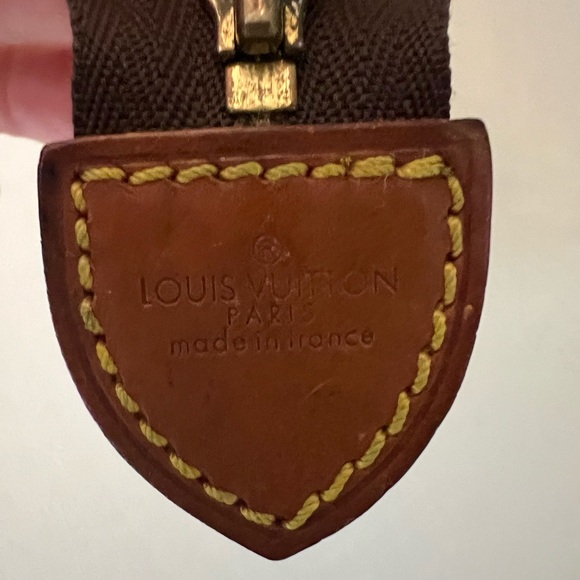 Louis Vuitton Monogram Pouch Toilette 19 - Picture 9 of 10